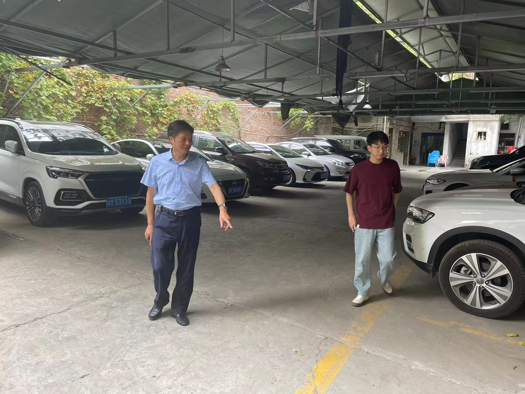 集團(tuán)黨委書記、董事長許大政深入 “包?！鄙鐓^(qū)開展創(chuàng)文督導(dǎo)工作